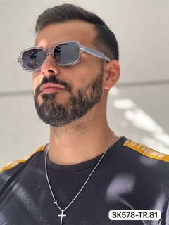 SK578-TR.81 OCULOS DE SOL QUADRADO ARMACAO TRANSLUCIDA E LENTE DEGRADE - comprar online