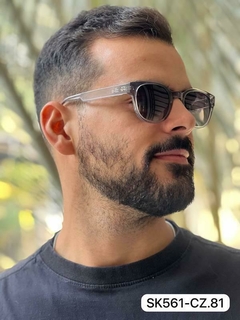SK561-CZ.81 OCULOS DE SOL REDONDO ARMACAO CINZA E LENTE DEGRADE - comprar online