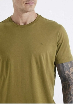 CAMISETA FORUM P BRANCO - Rouparia Conceito