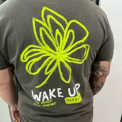 CAMISETA ESTONADA WAKE UP KINGEJOE PRETO P - comprar online