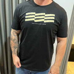 CAMISETA ESTAMPADA BANDEIRA GIZ KINGEJOE PRETO P