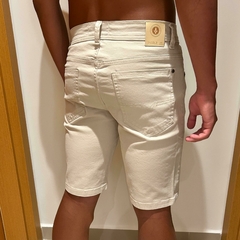 BERMUDA SLIM SARJA - AREIA - Rouparia Conceito