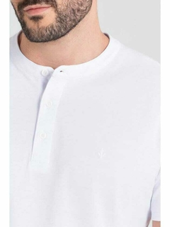 CAMISETA HENLEY MC - BRANCO - comprar online