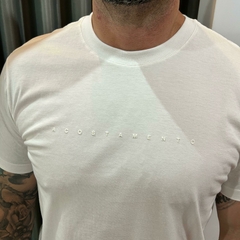 CAMISETA CASUAL MASC MC OFF WHITE na internet