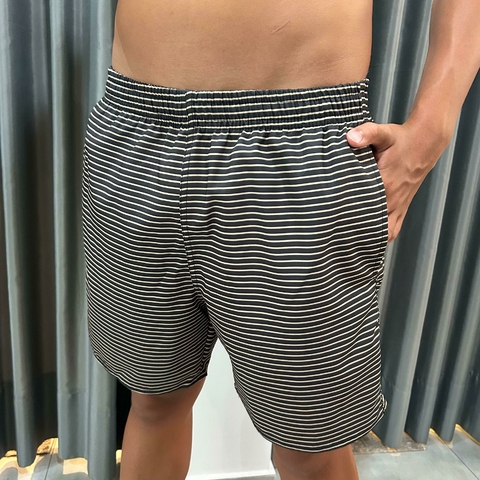 SHORT NYLON LISTRADO FINO KINGEJOE TRADI PRETO 38