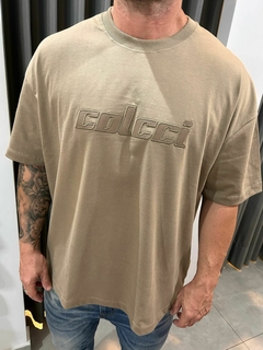 CAMISETA COLCCI G MARROM WOLF - comprar online