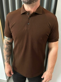 POLO MALHA TEXTURA MARROM P - comprar online