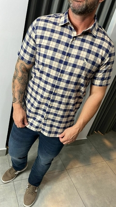 CAMISA CASUAL MASC MC BEGE C/ AZUL E VINHO na internet