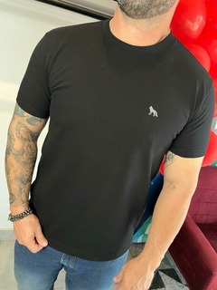 CAMISETA ELASTANO MASC MC PRETO na internet