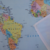Bandeira decorativa Mapa Mundi - comprar online