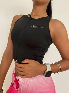 TOP CON CIERRE NIKE