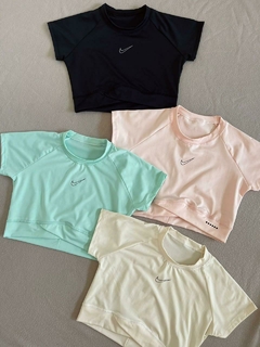 CROP TOP NIKE REMERA en internet