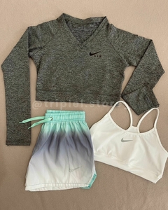 CROP TOP GRIS MANGA LARGA NIKE - Triple L Store