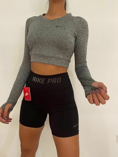 CROP TOP GRIS MANGA LARGA NIKE - comprar online