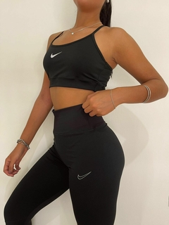 CONJUNTO NIKE calza larga y top tira