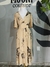 Vestido Luiza: Peça midi com decote V transpassado e elástico nas costas. Estampa colorida e mangas para um visual feminino. Look charmoso e elegante para todas as estações.