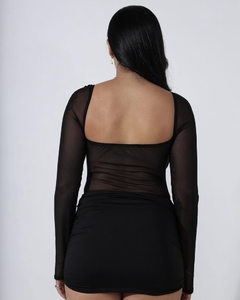 Body Tule. na internet