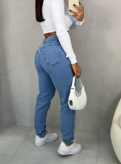 Calça Mom Jeans na internet