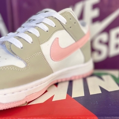 NIKE SB DUNK LOW "SOFT GREY/PINK" TOP PREMIUM