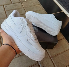 NIKE AIR FORCE TRIPLE WHITE TOP