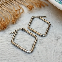 ARGOLA FECHO ITALIANO LOSANGO COM DETALHES - comprar online