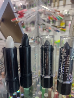 Maquillaje artístico crayón blanco/negro