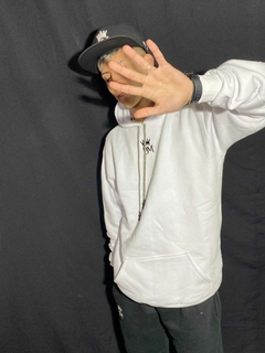Buzo Canguro BM / Blanco - comprar online