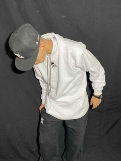 Buzo Canguro BM / Blanco