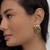 Brinco Entrelaço G - Ouro 18k