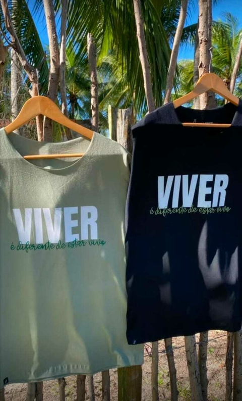 Camiseta machão Viver é diferente de estar vivo - comprar online