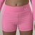 Shorts rosa com cintura alta, parte frontal em destaque.