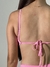 Parte de trás do top rosa opal pink com alças finas e amarração. Tops esportivos em promoção de black friday. E com presentes de natal