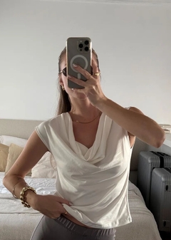 REMERA CUELLO BOTE - MALVERSO