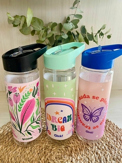 BOTELLA PLASTICA CON PICO 750ml - comprar online
