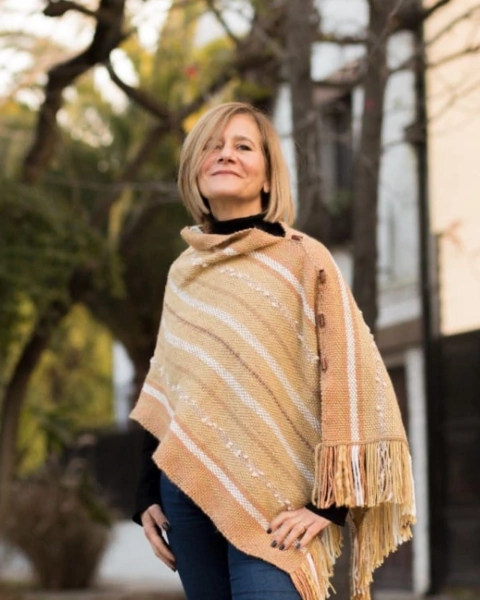 Poncho Irregular Tejido en Telar con Botones - comprar online
