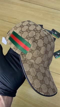 Boné Gucci com faixa lateral