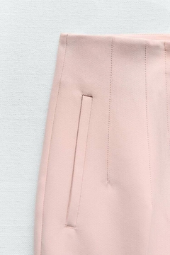 Pantalon con pinzas Zara en internet