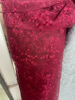 tul bordado bordo