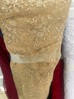 tul bordado dorado