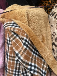 paño escoces con corderito camel