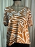 Remera escote en V acebrada_OLIVERIA