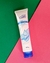 Creme protetor para as mãos Luvas de Silicone da Avon Care em tubo, sobre fundo colorido.