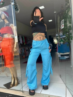 Calça Parachute na internet