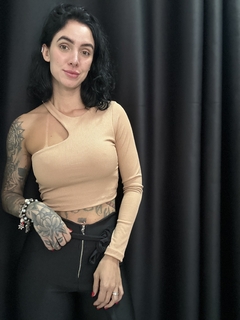 Cropped Anitta na internet