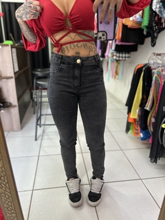Calça jeans skinny na internet