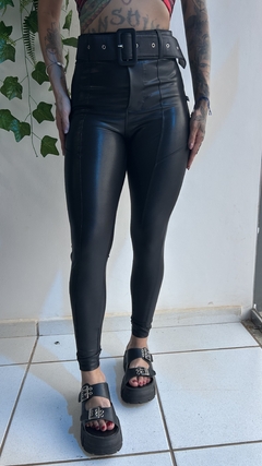 Calça de Cirrê com Cinto - comprar online