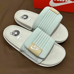 Chinelo Nike OffCourt Adjust