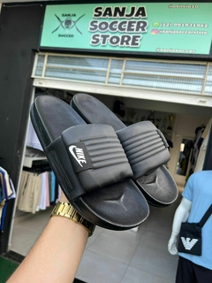 Chinelo Nike OffCourt Adjust