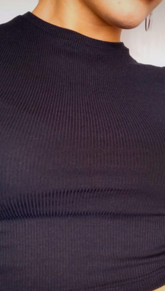REMERA LENA NEGRA - FORNA Clothing Store 