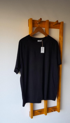 REMERA AMPLIA FIORE NEGRO